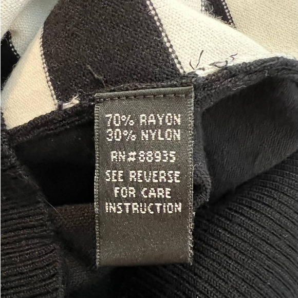 Michelle Nicole Women's Sweater in Black and White Cap Sleeves Size Large - Picture 5 of 6